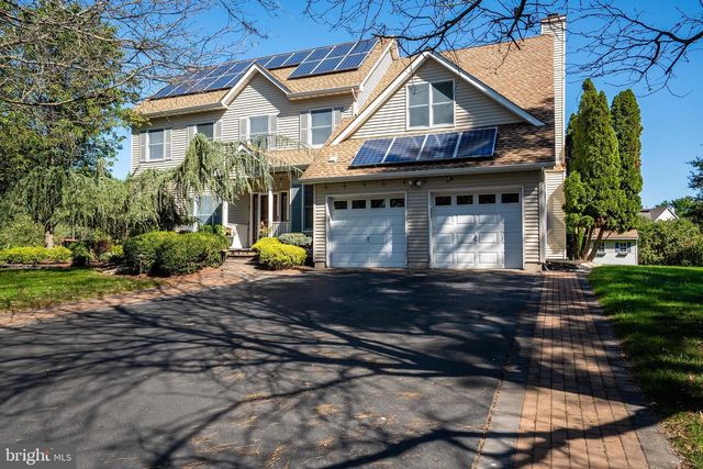 18 LOVELL DRIVE, Plainsboro, NJ 08536