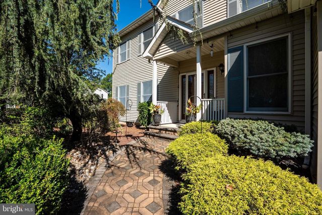 18 LOVELL DRIVE, Plainsboro, NJ 08536