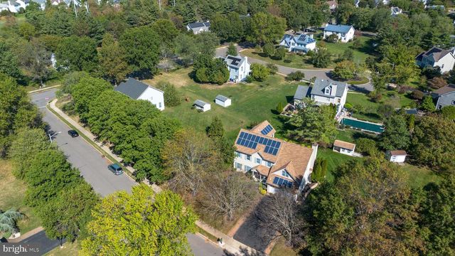 18 LOVELL DRIVE, Plainsboro, NJ 08536