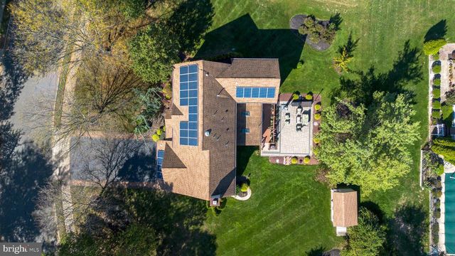 18 LOVELL DRIVE, Plainsboro, NJ 08536