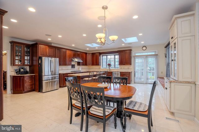 18 LOVELL DRIVE, Plainsboro, NJ 08536