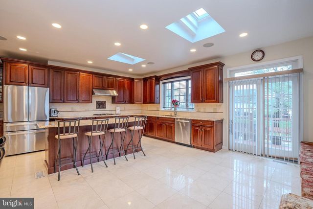 18 LOVELL DRIVE, Plainsboro, NJ 08536