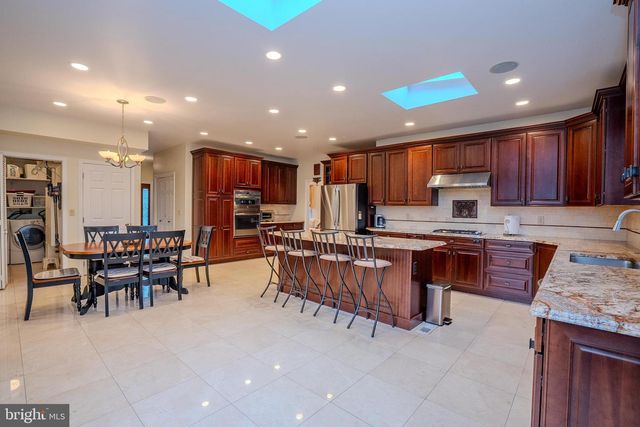 18 LOVELL DRIVE, Plainsboro, NJ 08536