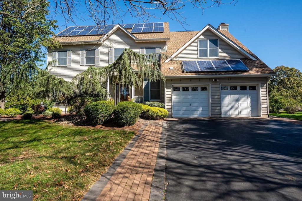 18 LOVELL DRIVE, Plainsboro, NJ 08536
