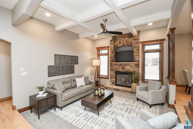 2204 S Silverthorne Ave Avenue, Sioux Falls, SD 57110