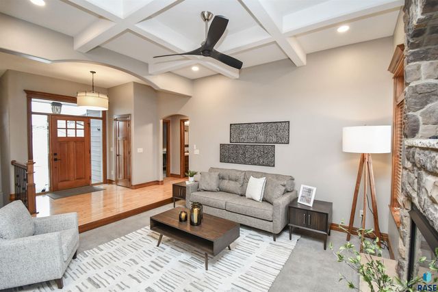 2204 S Silverthorne Ave Avenue, Sioux Falls, SD 57110