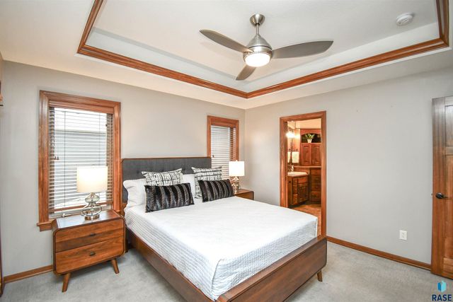 2204 S Silverthorne Ave Avenue, Sioux Falls, SD 57110