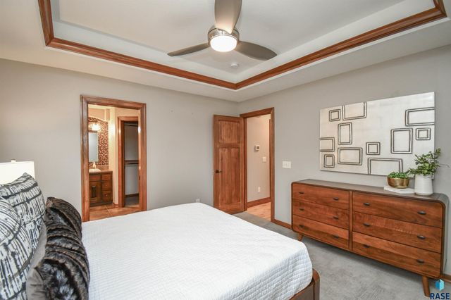 2204 S Silverthorne Ave Avenue, Sioux Falls, SD 57110