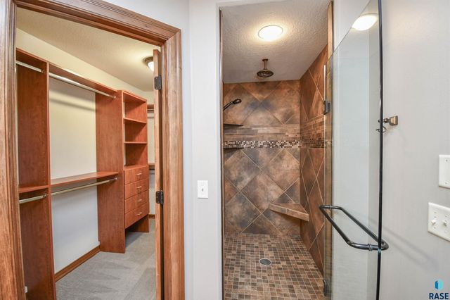 2204 S Silverthorne Ave Avenue, Sioux Falls, SD 57110