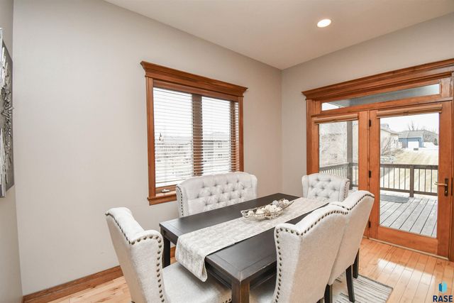 2204 S Silverthorne Ave Avenue, Sioux Falls, SD 57110