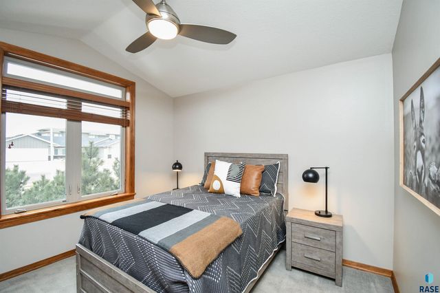 2204 S Silverthorne Ave Avenue, Sioux Falls, SD 57110