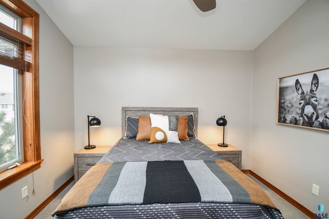 2204 S Silverthorne Ave Avenue, Sioux Falls, SD 57110