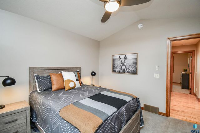 2204 S Silverthorne Ave Avenue, Sioux Falls, SD 57110