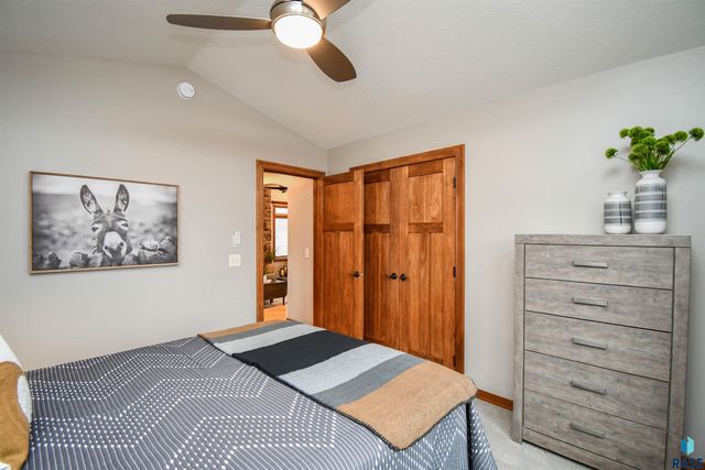 2204 S Silverthorne Ave Avenue, Sioux Falls, SD 57110