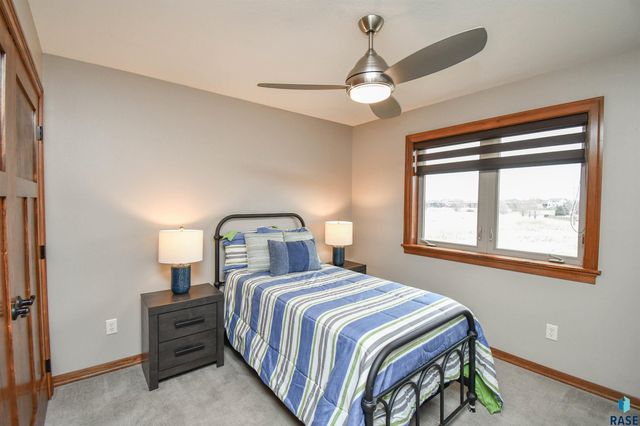 2204 S Silverthorne Ave Avenue, Sioux Falls, SD 57110