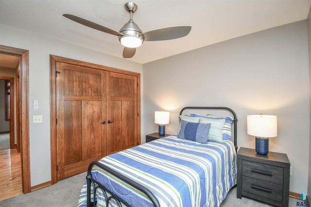 2204 S Silverthorne Ave Avenue, Sioux Falls, SD 57110