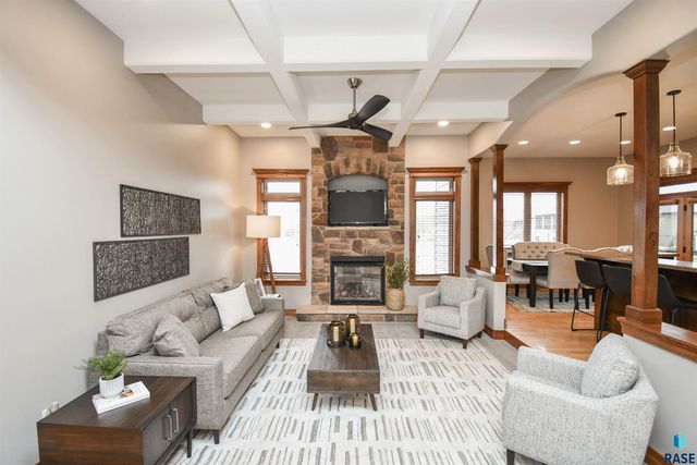 2204 S Silverthorne Ave Avenue, Sioux Falls, SD 57110