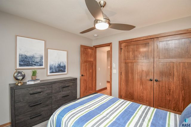 2204 S Silverthorne Ave Avenue, Sioux Falls, SD 57110