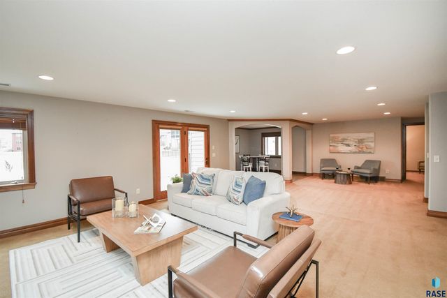 2204 S Silverthorne Ave Avenue, Sioux Falls, SD 57110