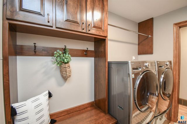 2204 S Silverthorne Ave Avenue, Sioux Falls, SD 57110