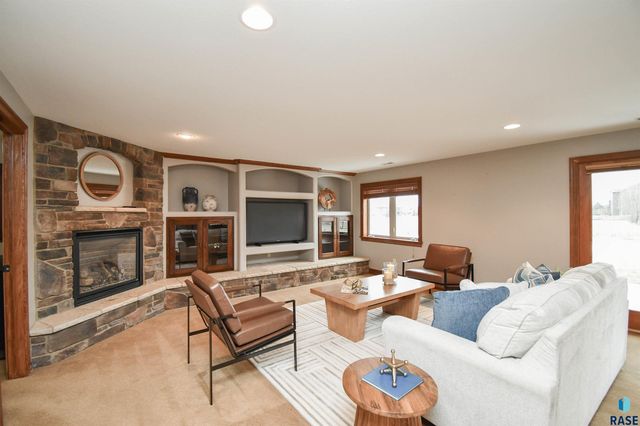 2204 S Silverthorne Ave Avenue, Sioux Falls, SD 57110