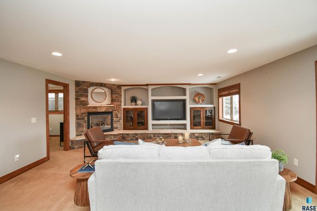 2204 S Silverthorne Ave Avenue, Sioux Falls, SD 57110