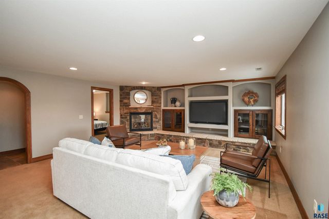 2204 S Silverthorne Ave Avenue, Sioux Falls, SD 57110