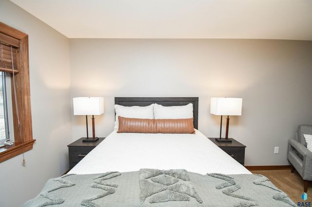 2204 S Silverthorne Ave Avenue, Sioux Falls, SD 57110