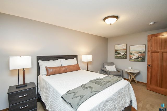 2204 S Silverthorne Ave Avenue, Sioux Falls, SD 57110