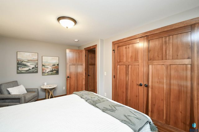 2204 S Silverthorne Ave Avenue, Sioux Falls, SD 57110