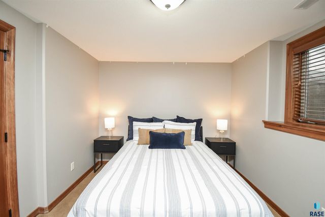 2204 S Silverthorne Ave Avenue, Sioux Falls, SD 57110