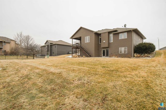 2204 S Silverthorne Ave Avenue, Sioux Falls, SD 57110