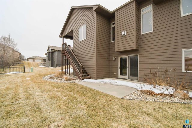 2204 S Silverthorne Ave Avenue, Sioux Falls, SD 57110