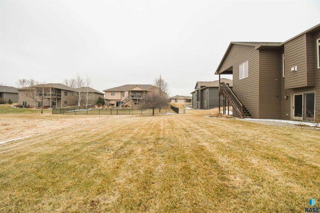 2204 S Silverthorne Ave Avenue, Sioux Falls, SD 57110