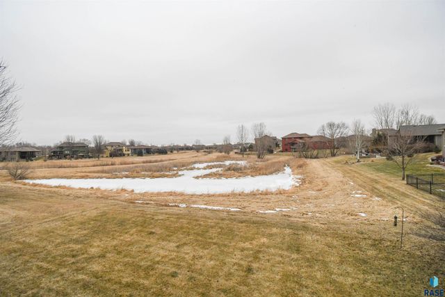 2204 S Silverthorne Ave Avenue, Sioux Falls, SD 57110