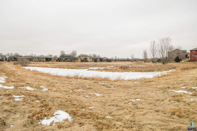 2204 S Silverthorne Ave Avenue, Sioux Falls, SD 57110