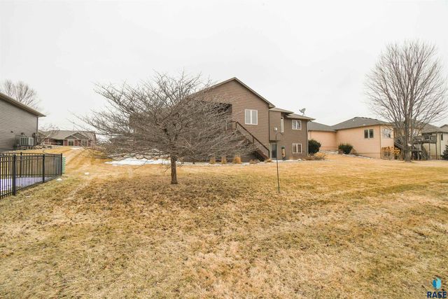 2204 S Silverthorne Ave Avenue, Sioux Falls, SD 57110