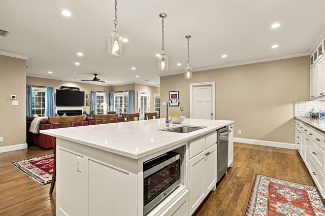1018 Clermont Avenue, Dallas, TX 75223