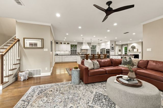 1018 Clermont Avenue, Dallas, TX 75223