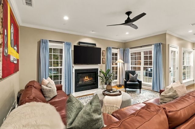 1018 Clermont Avenue, Dallas, TX 75223