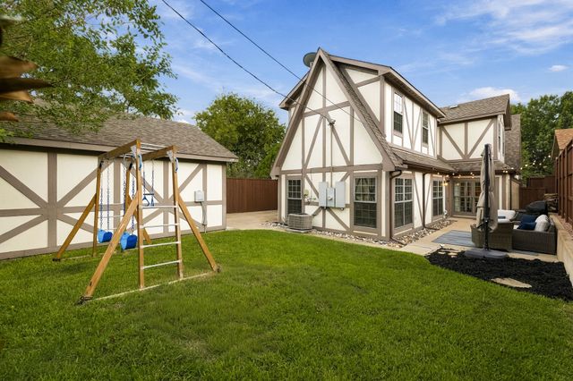 1018 Clermont Avenue, Dallas, TX 75223