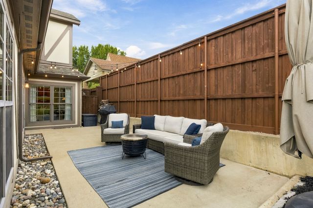 1018 Clermont Avenue, Dallas, TX 75223