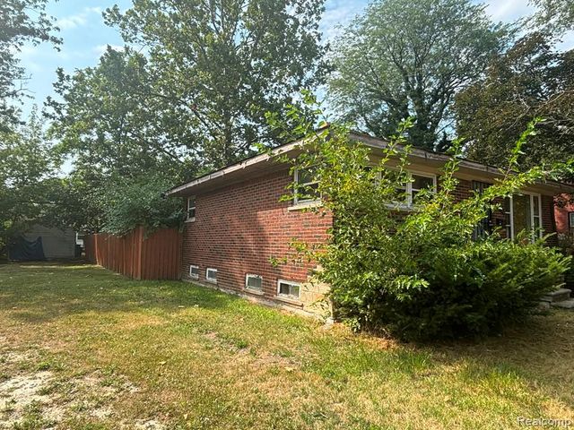 17200 Munich Street, Detroit, MI 48224