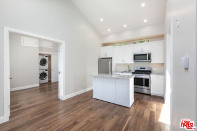 7851 Airlane Avenue, Los Angeles, CA 90045