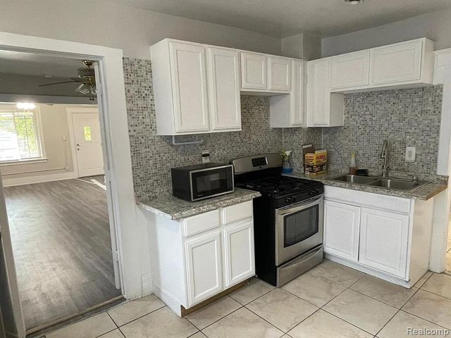 2413 Florian Street, Hamtramck, MI 48212