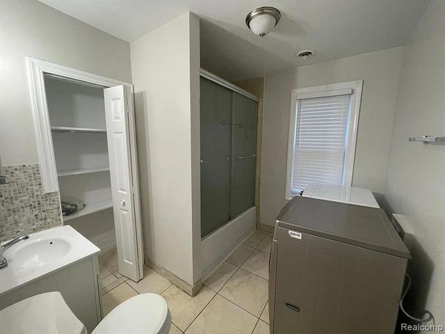 2413 Florian Street, Hamtramck, MI 48212