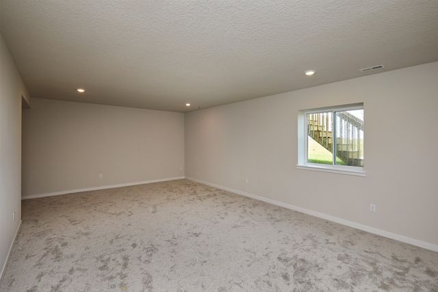 605 NW Compass Avenue, Waukee, IA 50263