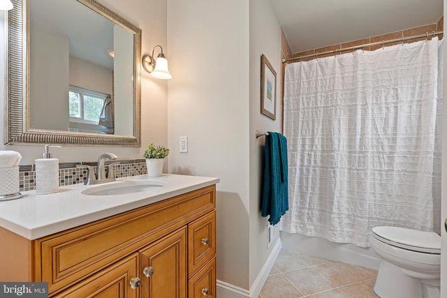 2303 MAGNOLIA DR, Wilmington, DE 19810