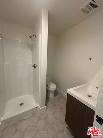 16130 Devonshire Street, Granada Hills (los Angeles), CA 91344