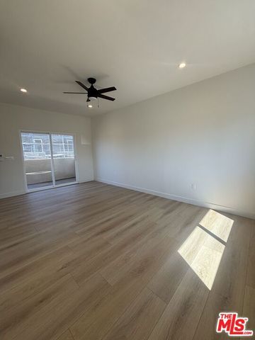 16130 Devonshire Street, Granada Hills (los Angeles), CA 91344